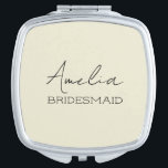 Creme Personalisiert Bridesmaid Taschenspiegel<br><div class="desc">Erstellen Sie einen personalisierten Kompaktspiegel für alle besonderen Menschen in Ihrer Hochzeit. Der Name und der Titel können an Ihre Bedürfnisse/Ihren Wortlaut angepasst werden.</div>
