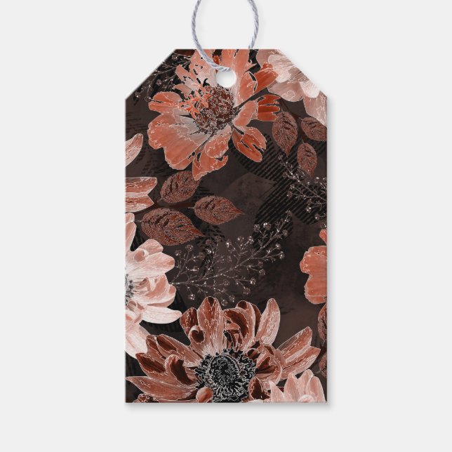 Creme, Teracote-Blume auf dunkelbraunem Hintergrun Geschenkanhänger (Vorderseite)