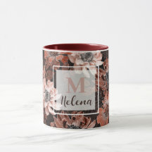 Creme, Teracote-Blume auf dunkelbraunem Hintergrun