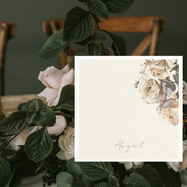 Cremegetrocknete Weißrosen Personalisierter Name D Serviette (Von Creator hochgeladen)