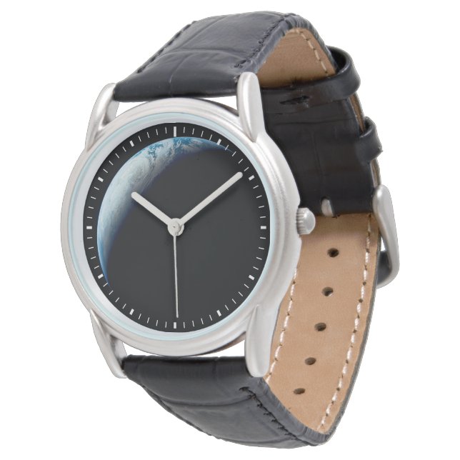 Crescent Earth wurde von der Apollo 4 Mission über Armbanduhr (Schrägansicht)