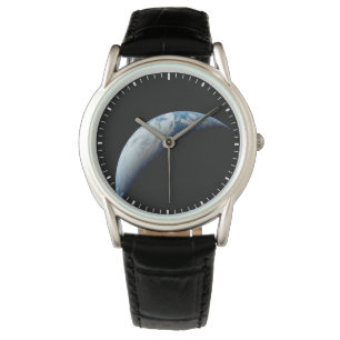 Crescent Earth wurde von der Apollo 4 Mission über Armbanduhr