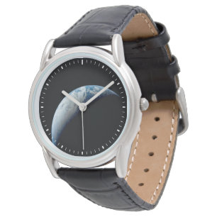 Crescent Earth wurde von der Apollo 4 Mission über Armbanduhr