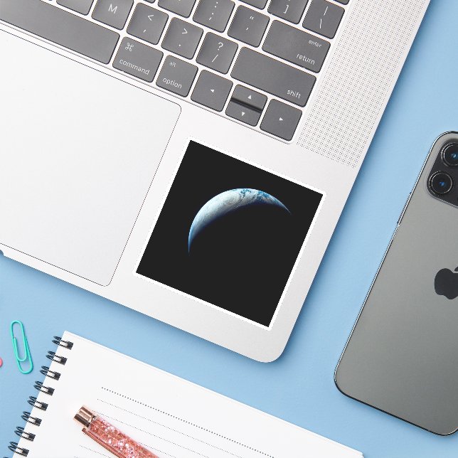 Crescent Earth wurde von der Apollo 4 Mission über Aufkleber (Laptop mit iPhone)