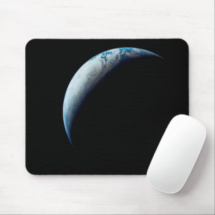 Crescent Earth wurde von der Apollo 4 Mission über Mousepad
