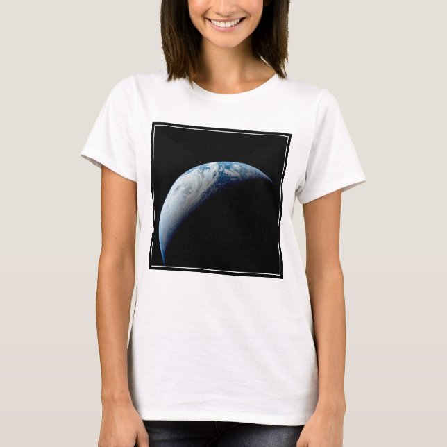 Crescent Earth wurde von der Apollo 4 Mission über T-Shirt (Vorderseite)