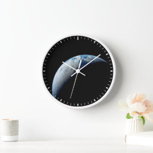 Crescent Earth wurde von der Apollo 4 Mission über Uhr