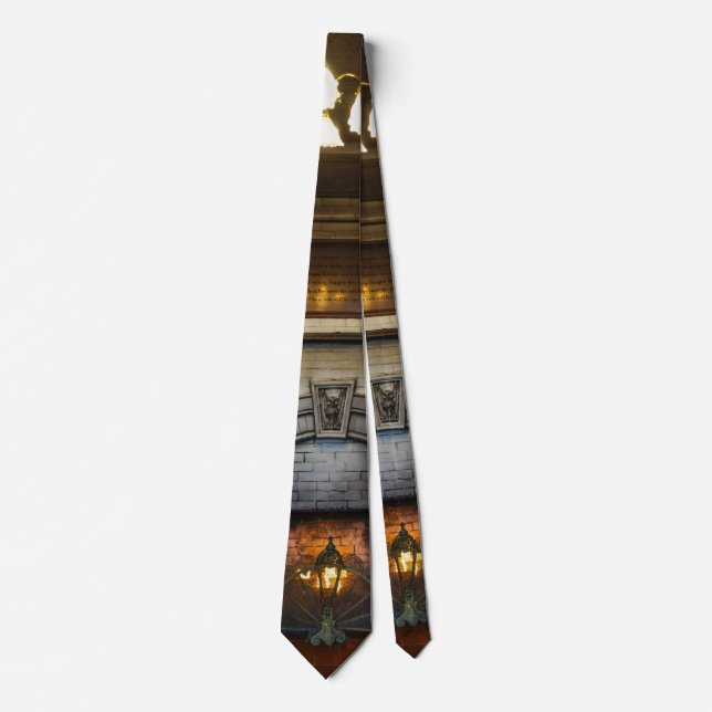 Crescent Hotel Fireplace Neck Tie Krawatte (Vorderseite)