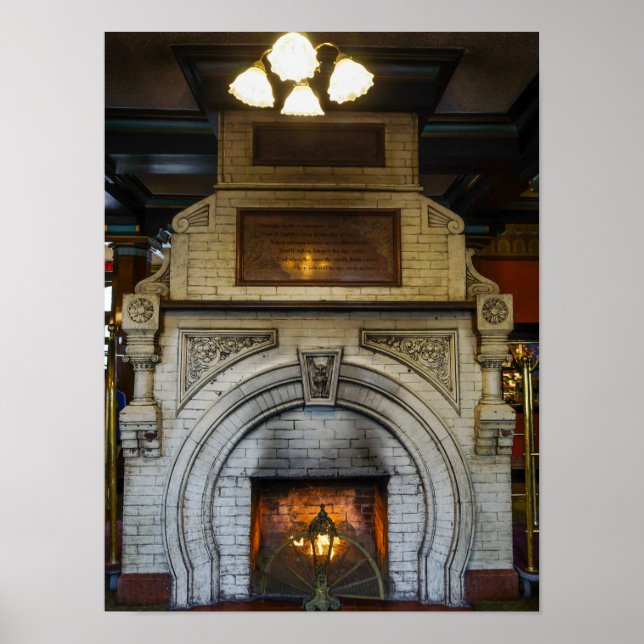 Crescent Hotel Fireplace Poster (Vorne)
