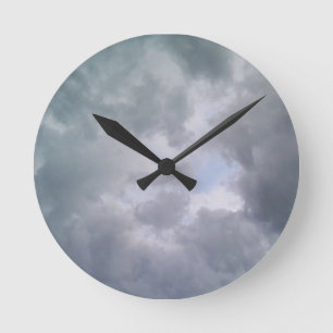 Crescent Shaped Wolken Runde Wanduhr