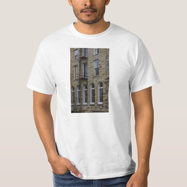 Crescent Wall T-Shirt (Vorderseite)