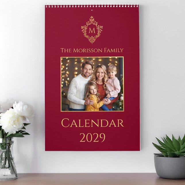 Crest Monogram Burgundy Gold Vintage Family Photo Kalender (Von Creator hochgeladen)