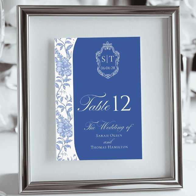 Crest-Monogramm Delft-Blau Floral Schrift Tischnummer (Von Creator hochgeladen)