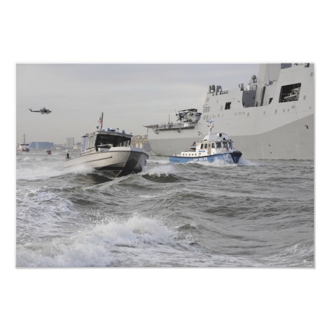 Crews der Küstenwache und der Polizei Fotodruck (Vorne)