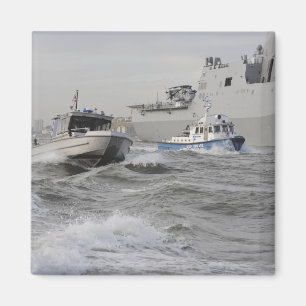 Crews von den Küstenwache und Polizei departmen Magnet