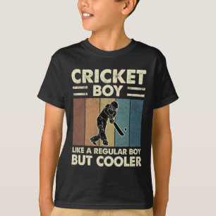 Cricket-Junge wie ein normaler Junge, aber cooler T-Shirt
