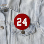 Crimson and White Athlete Jersey Number Button<br><div class="desc">Freuen Sie sich auf Ihr Lieblings-Sportteam, Ihren Fußballspieler oder zeigen Sie einfach Ihren Schulstolz mit einem personalisierten Spirituosenknopf! Personalisieren Sie Ihre Daten mit der Jerseynummer eines Spielers oder einem anderen benutzerdefinierten Text. Ideal für Fußball, Basketball, Baseball und Fußball! Erstellen Sie individuelle Buttone für das ganze Team, Cheerleader, Eltern und Geschwister,...</div>