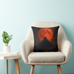 Crimson Moonrise Mountain Pillow Kissen