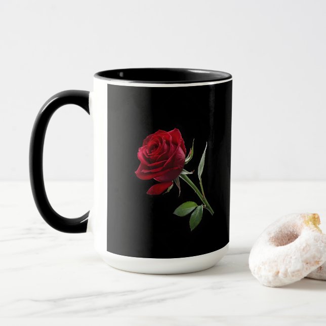 Crimson on Ebony: Die Single-Rote Rose, Tasse (Mit Donut)