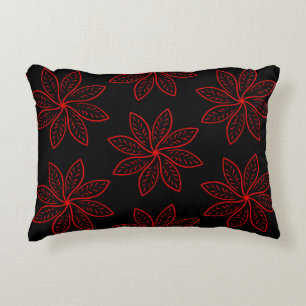 Crimson Pattern auf schwarz Dekokissen