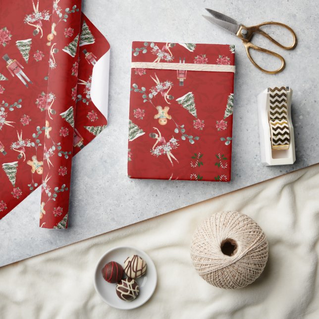 Crimson Red Nutcracker & Friends Wrapping Paper Geschenkpapier (Kunsthandwerk)