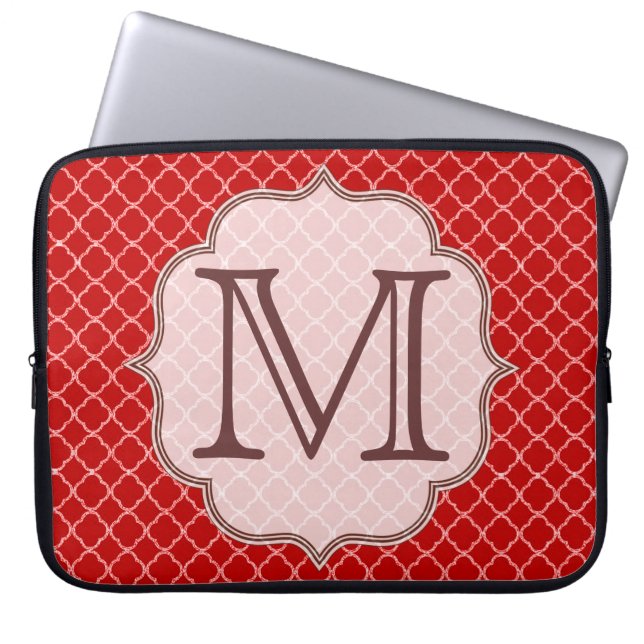 Crimson Red Quarterfoil Monogramm 15" Laptop Case (Vorderseite)