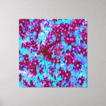 Crimson Red und Pink Wildblumen auf Blue