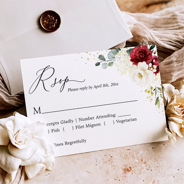 Crimson Red White Floral Gold Confetti Wedding RSVP Karte (Von Creator hochgeladen)