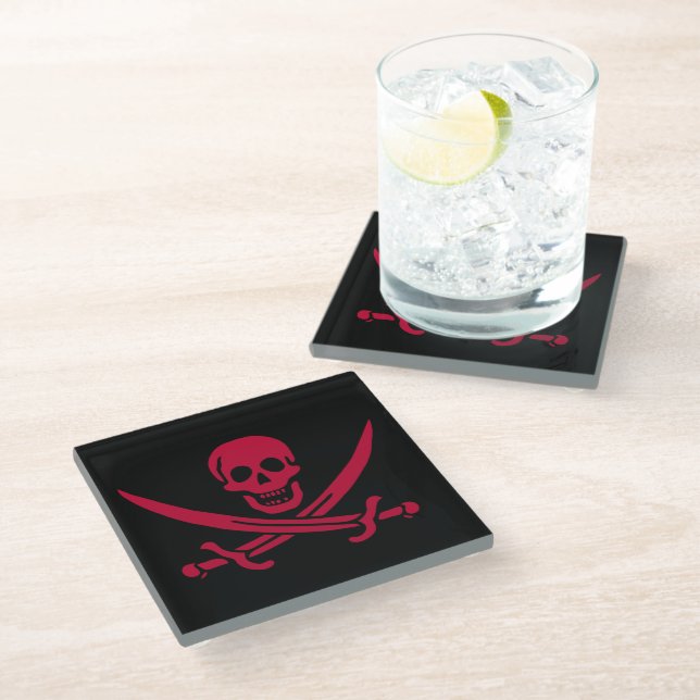 Crimson Skull & Schwerter Pirate Fahne von Calico  Glasuntersetzer (Schrägansicht)