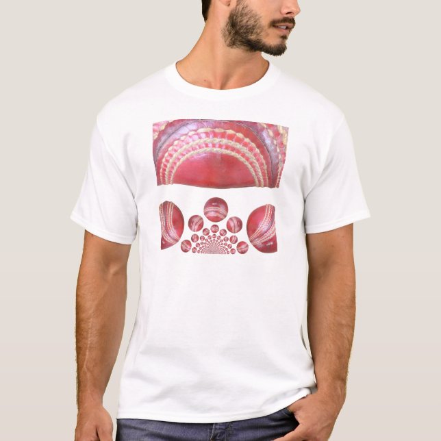 Crimson Spin - Ein wunderschöner Red Cricket Ball  T-Shirt (Vorderseite)