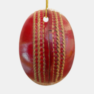 Crimson Stitch Focus: Nahes Up of Cricket's Heart Keramikornament