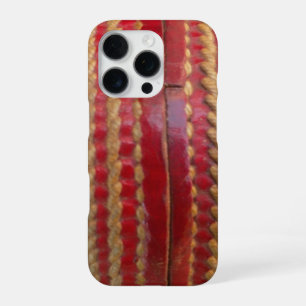 Crimson Stitch Fokus: Nahaufnahme von Crickets Her iPhone 16 Pro Hülle