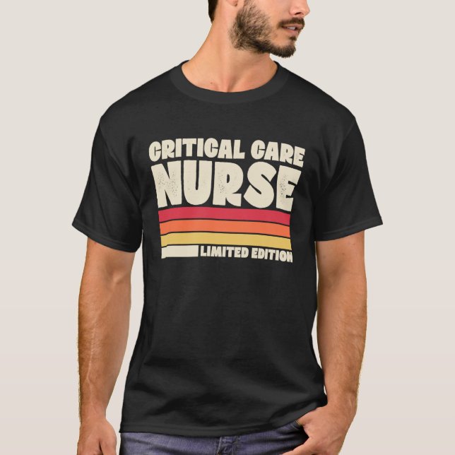 Critical Care Nurse  Retro Vintage Style T-Shirt (Vorderseite)