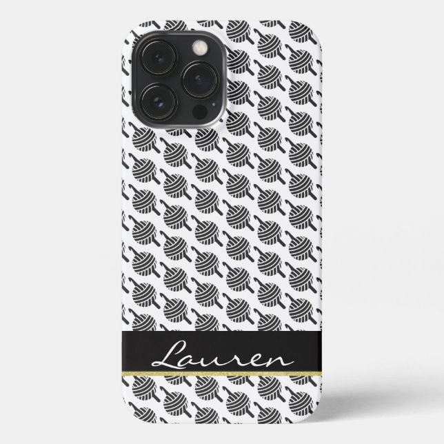 Crochet Hook + Garn ・ Schwarzes und goldenes Etike iPhone Hülle (Rückseite)