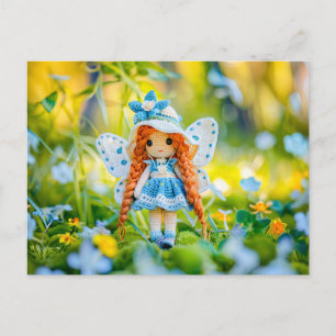 Crocheted Doll mit Hut und Blüten Feiertagspostkarte