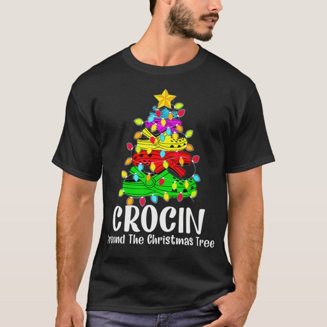 Crocin rund um den Weihnachtsbaum Funny Weihnachte T-Shirt (Vorderseite)