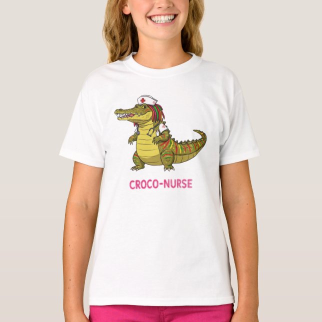 Croco-Nurse: Gekümmert mit Charm T-Shirt (Vorderseite)