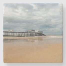 Cromer Pier an der Nordküste Norfolks Steinuntersetzer