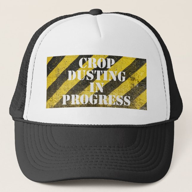 Crop Dusting in Progress Hat Truckerkappe (Vorderseite)