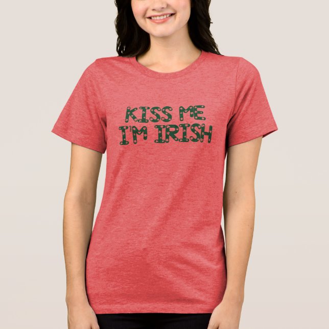 Crop Top Kiss Me Ich bin Irish SNUG Fit | St Patri (Vorderseite)