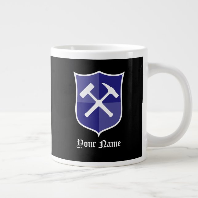 Crossed Rock Hammer Shield - Personalisiert Jumbo-Tasse (Rechts)