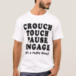 Crouch Touch Pause Engage T-Shirt<br><div class="desc">Crouch, Touch, Pause, Engage! Es ist ein Rugby-Ding, wo der Schiedsrichter jedes Element des Anfangs eines Rumpfes ausruft. Es ist auch eine hübsche, abenteuerliche Phrase! Auch verfügbar auf dunklen T-Shirts, sowie ohne den Qualifizierungskommentar am unteren Rand. Mit anderen Worten, wenn Sie es wagen, holen Sie sich die, die nicht sagen...</div>