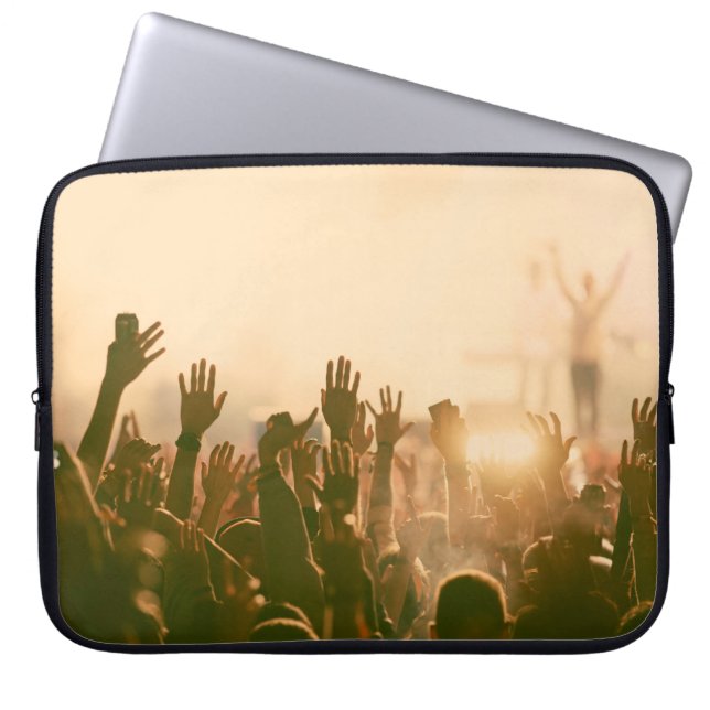 Crowd at concert - Retro-Stil Fotokonzert, Crowd, Laptopschutzhülle (Vorderseite)