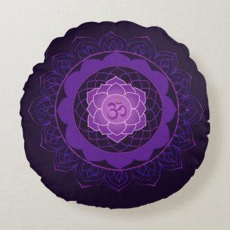 Crown Chakra Mandala - Sahasrara mit Om Lila Rundes Kissen
