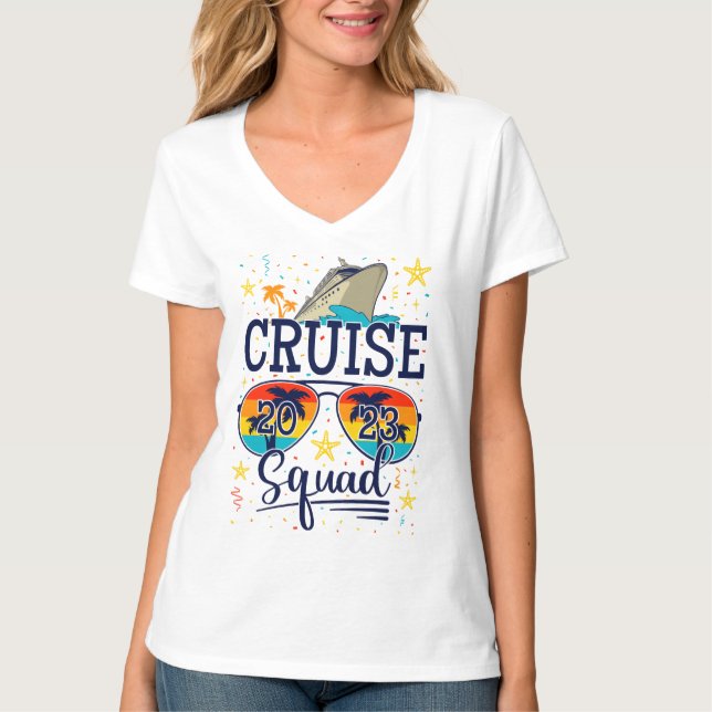 Cruise Squad 2023 Cruising Vacation Women V-Neck T-Shirt (Vorderseite)