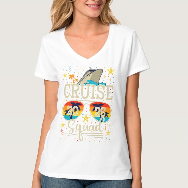 Cruise Squad 2025 Cruising Vacation Women V-Neck T-Shirt (Vorderseite)