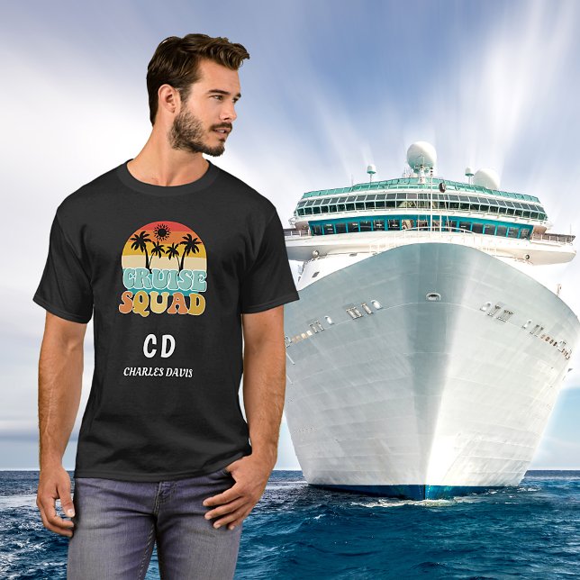 Cruise Squad schwarzer Retro-Monogramm-Name T-Shirt (Von Creator hochgeladen)