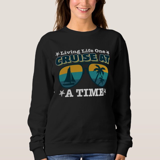 Cruise Vacation Living Life One Cruise At A Time C Sweatshirt (Vorderseite)