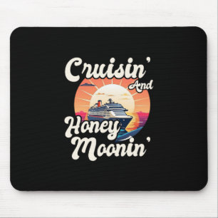 Cruisin 'And Honey Moonin' - einander ebenbürtige  Mousepad