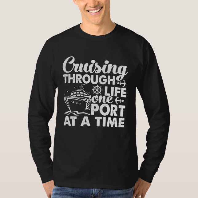 Cruising Through Life One Port at a Time T-Shirt (Vorderseite)